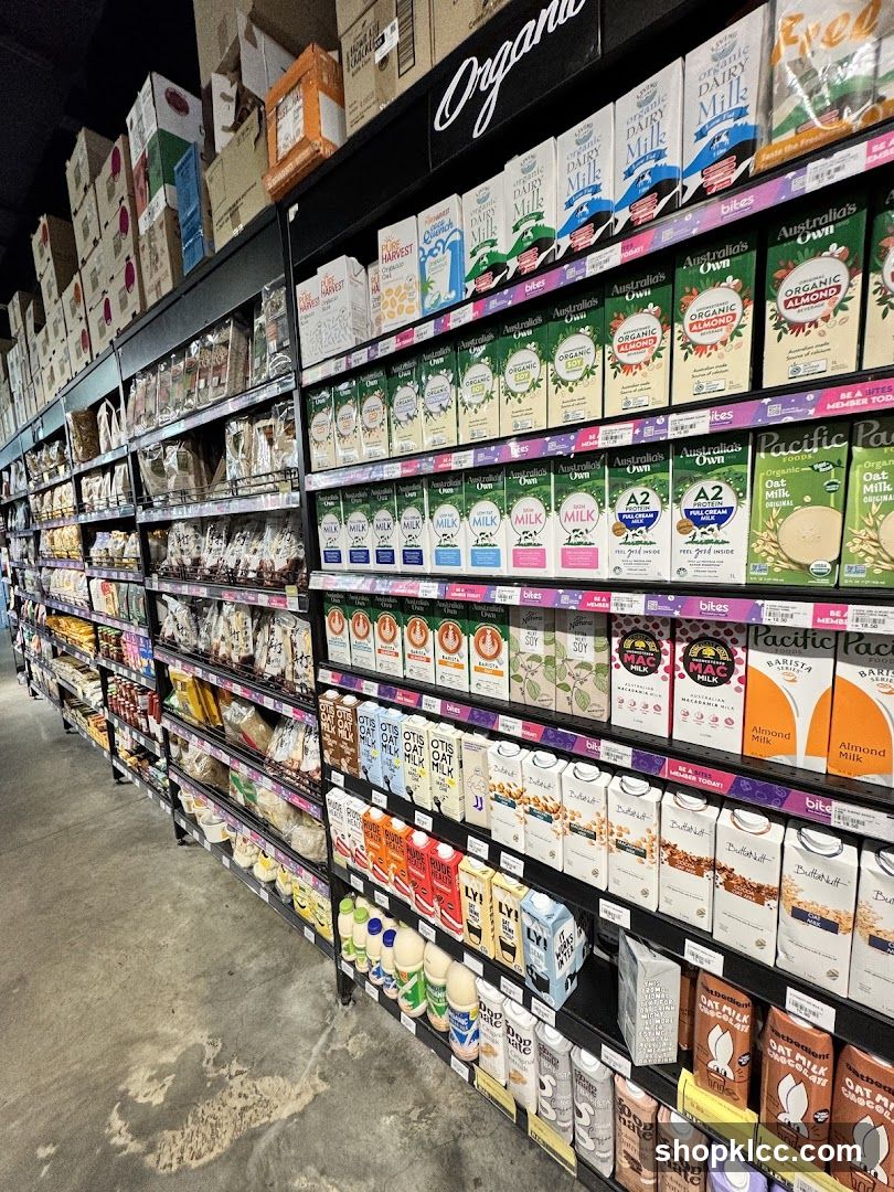 Dairy and Plant-Based Milk Aisle
