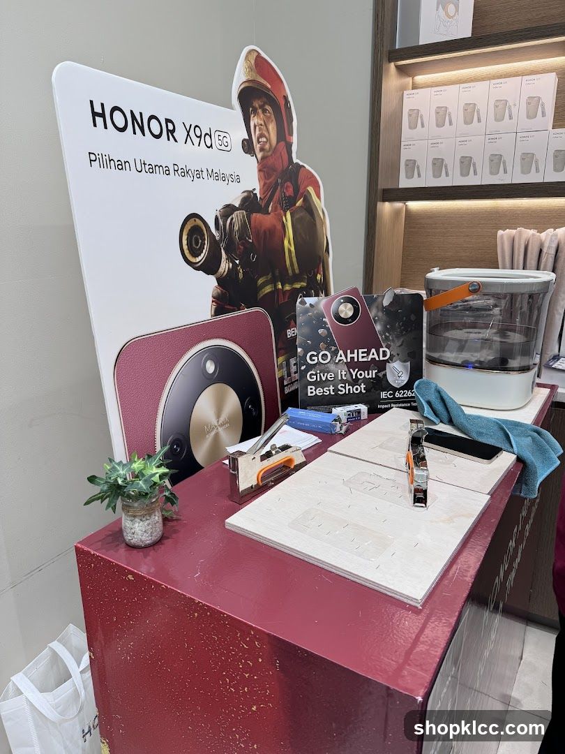 HONOR X9d 5G promotional display