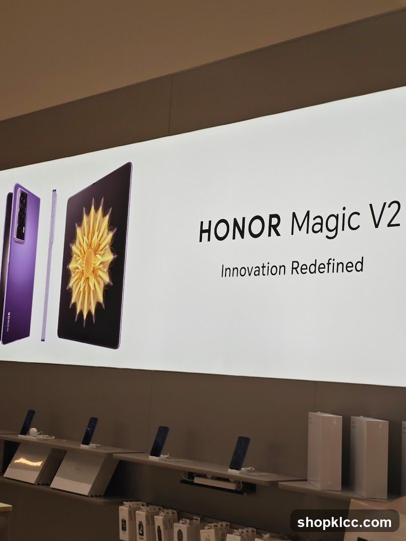 HONOR Magic V2 display