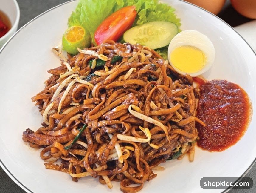 Stir-fried Noodles with Side Dishes