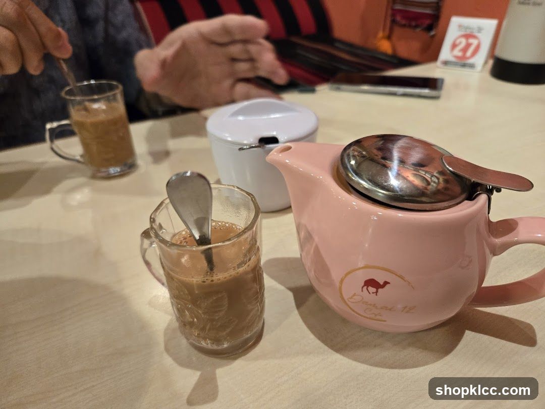 Tea service at a cafe