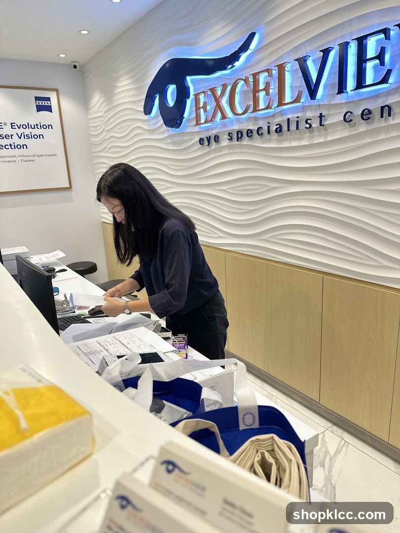 Eye Specialist Center Reception