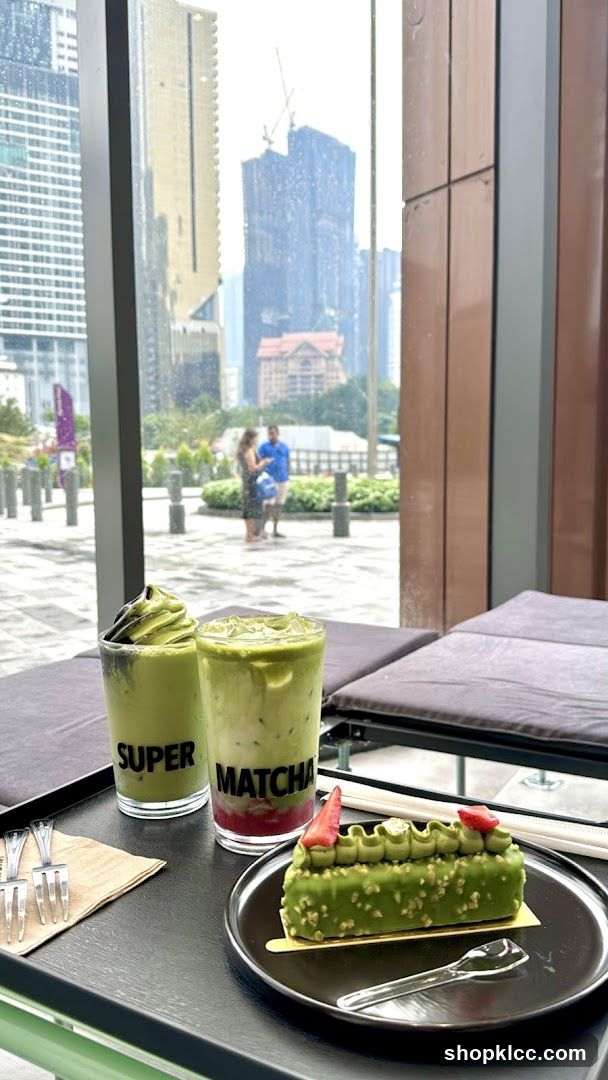 Matcha Drinks and Cake