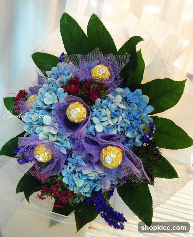Bouquet with Ferrero Rocher Chocolates