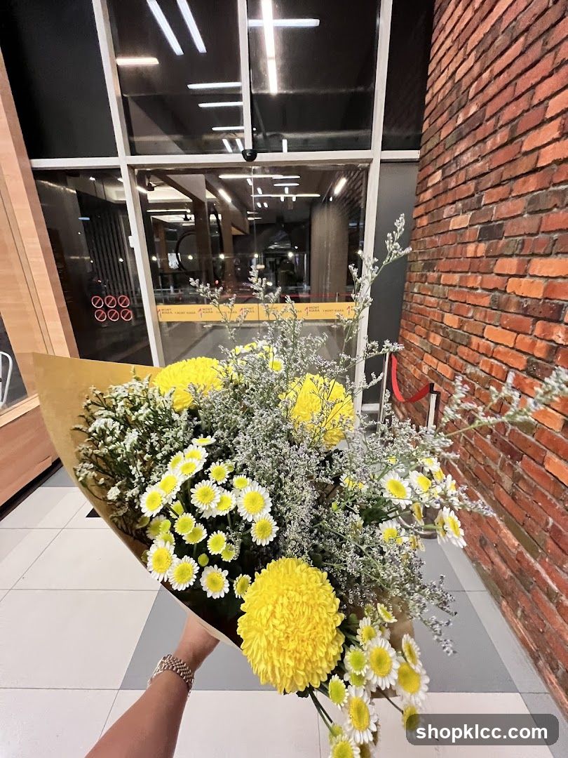 Bouquet of Yellow and White Flowers