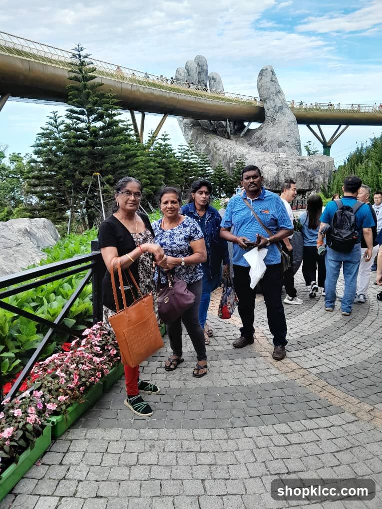 Tourists at Golden Bridge