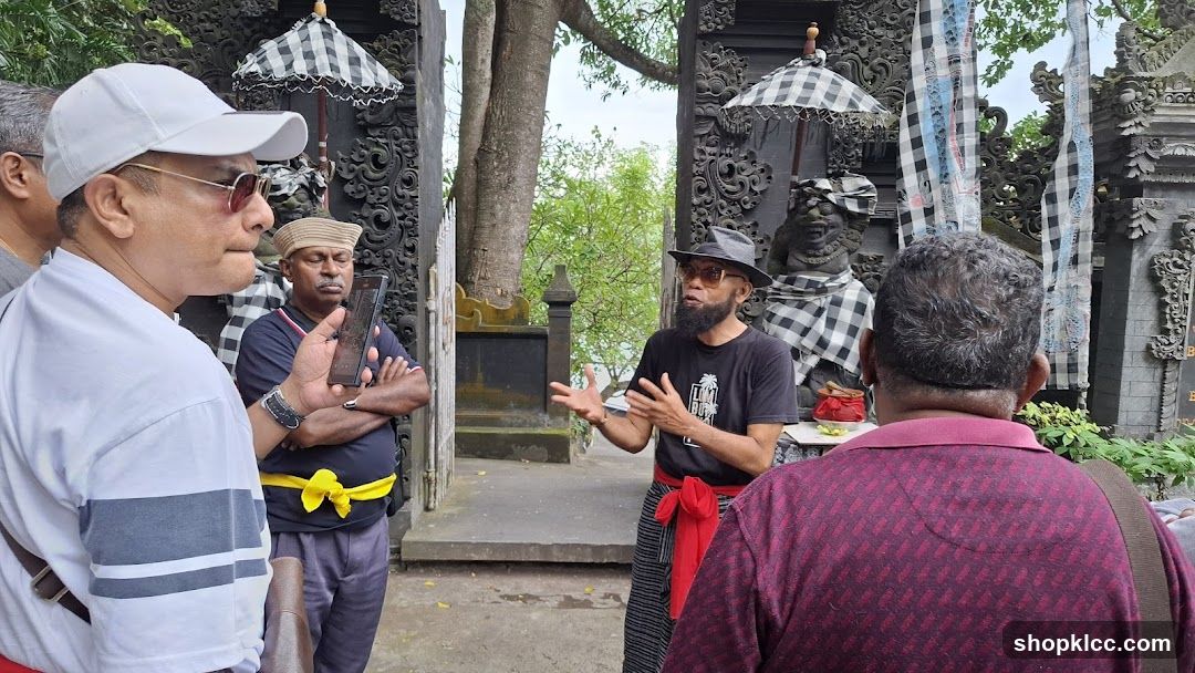 Tour group at Balinese temple entrance
