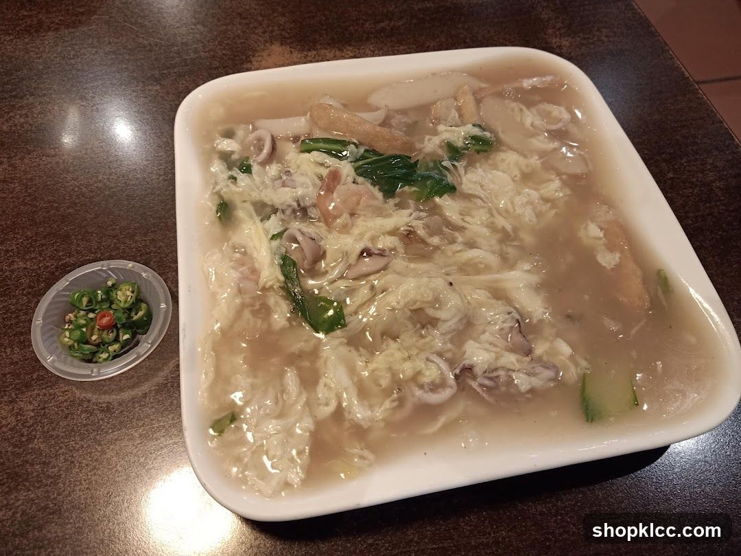 Noodles with Seafood and Egg