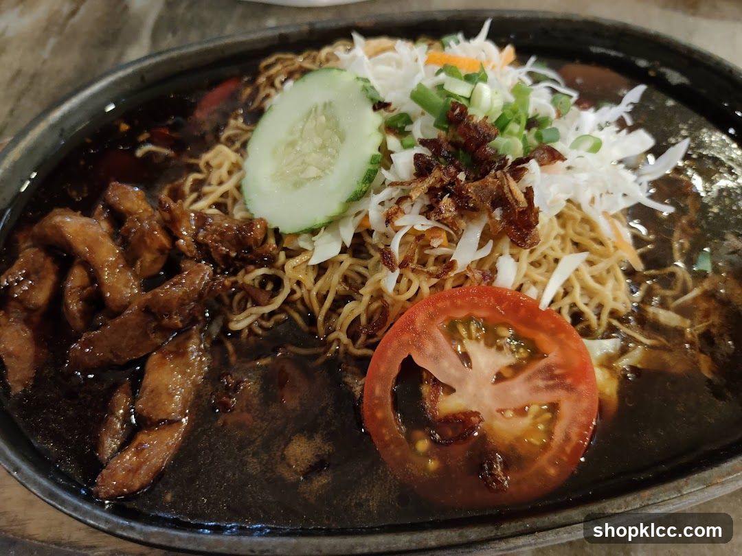 Sizzling Noodles with Meat