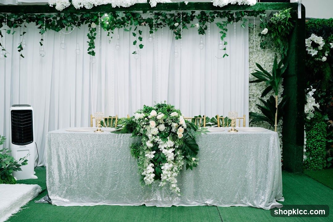 Wedding sweetheart table setup