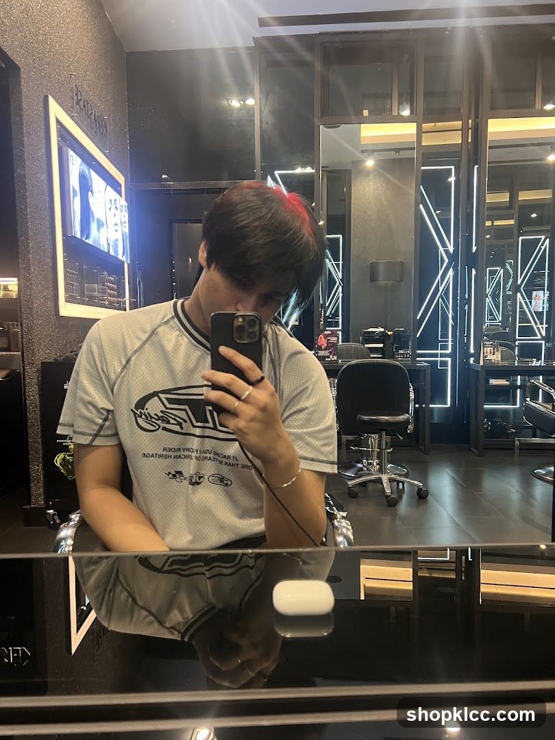 Man taking a selfie in a salon