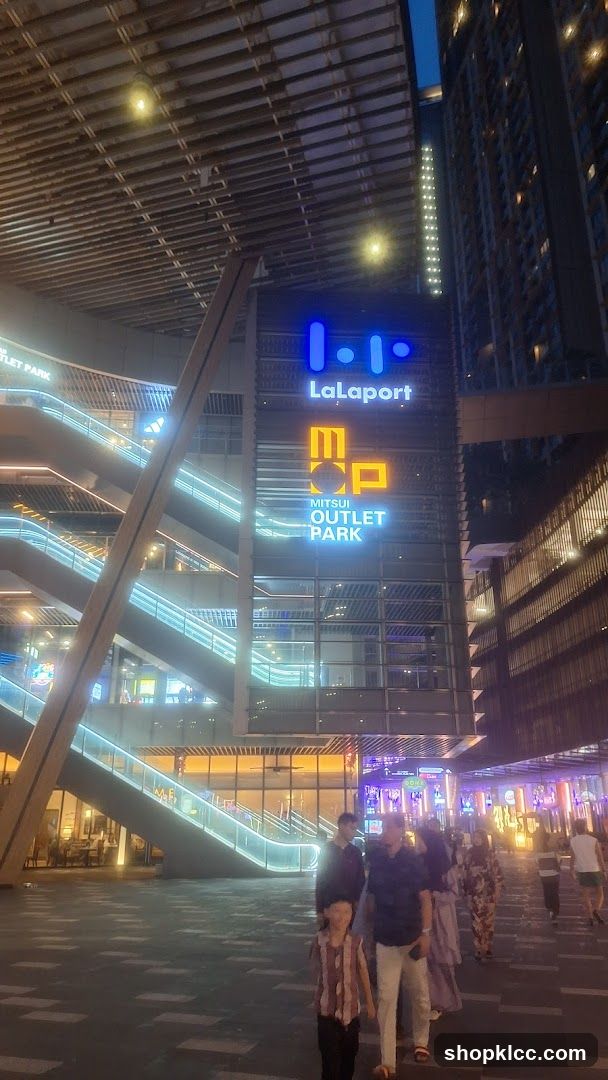 Lalaport Mitsui Outlet Park