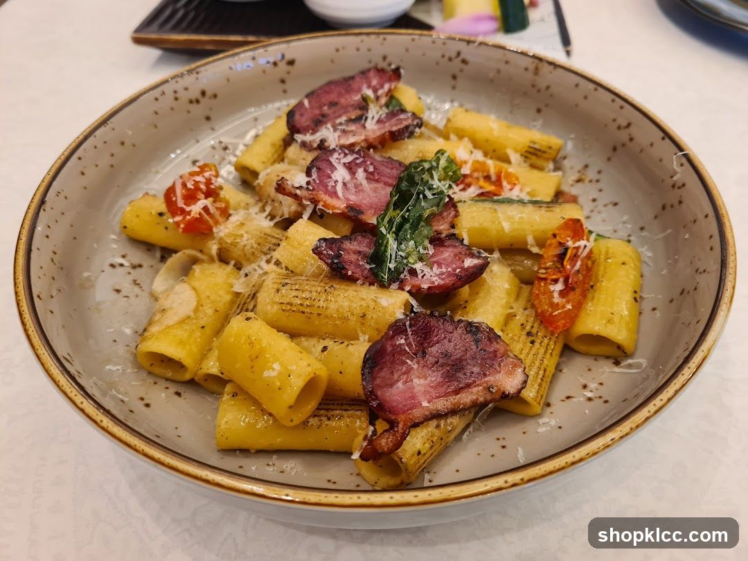 Pasta with Bacon and Tomatoes