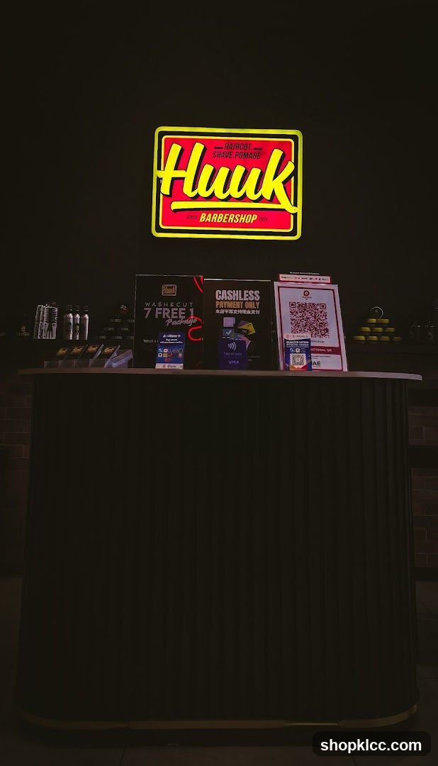 Huuk Barbershop Counter