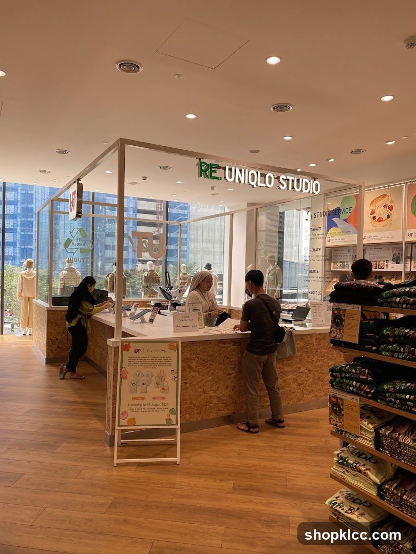 RE. UNIQLO STUDIO Service Counter