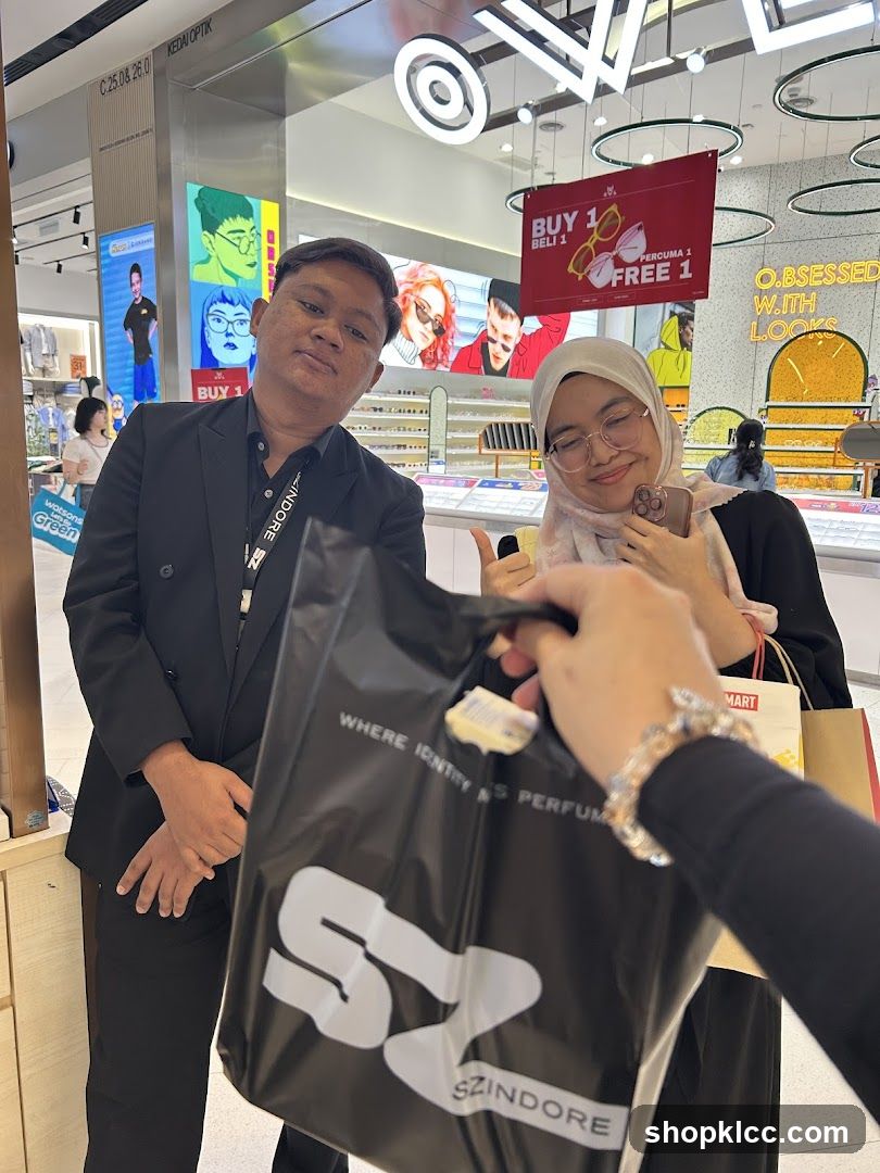 People with shopping bag
