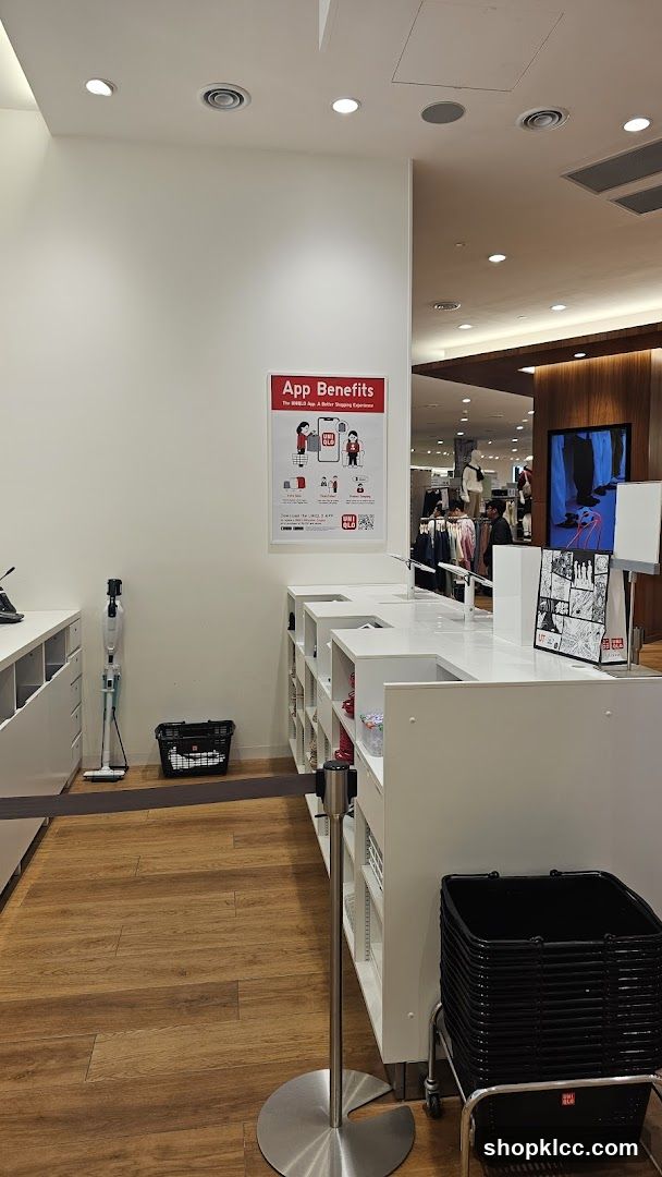 UNIQLO App Benefits Poster