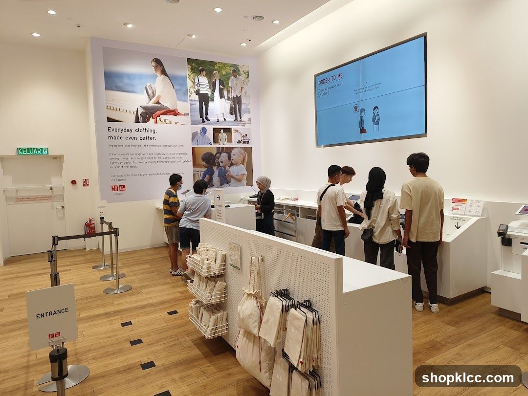 Uniqlo Store Interior