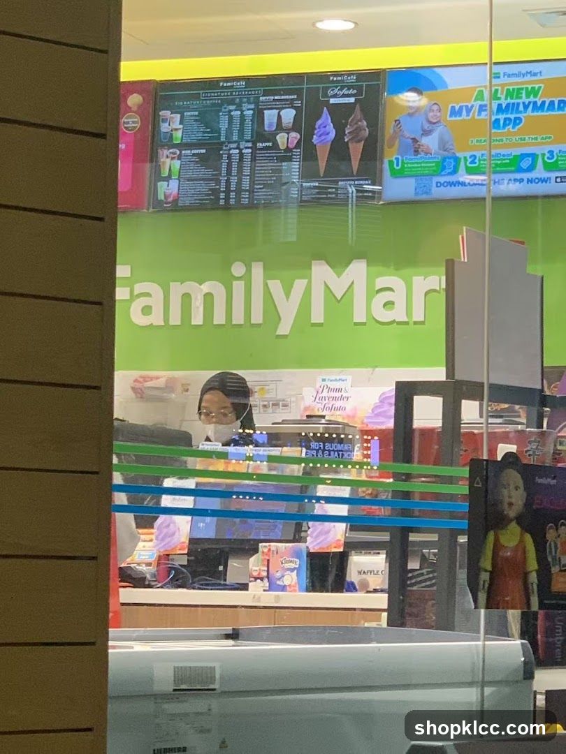 FamilyMart Interior