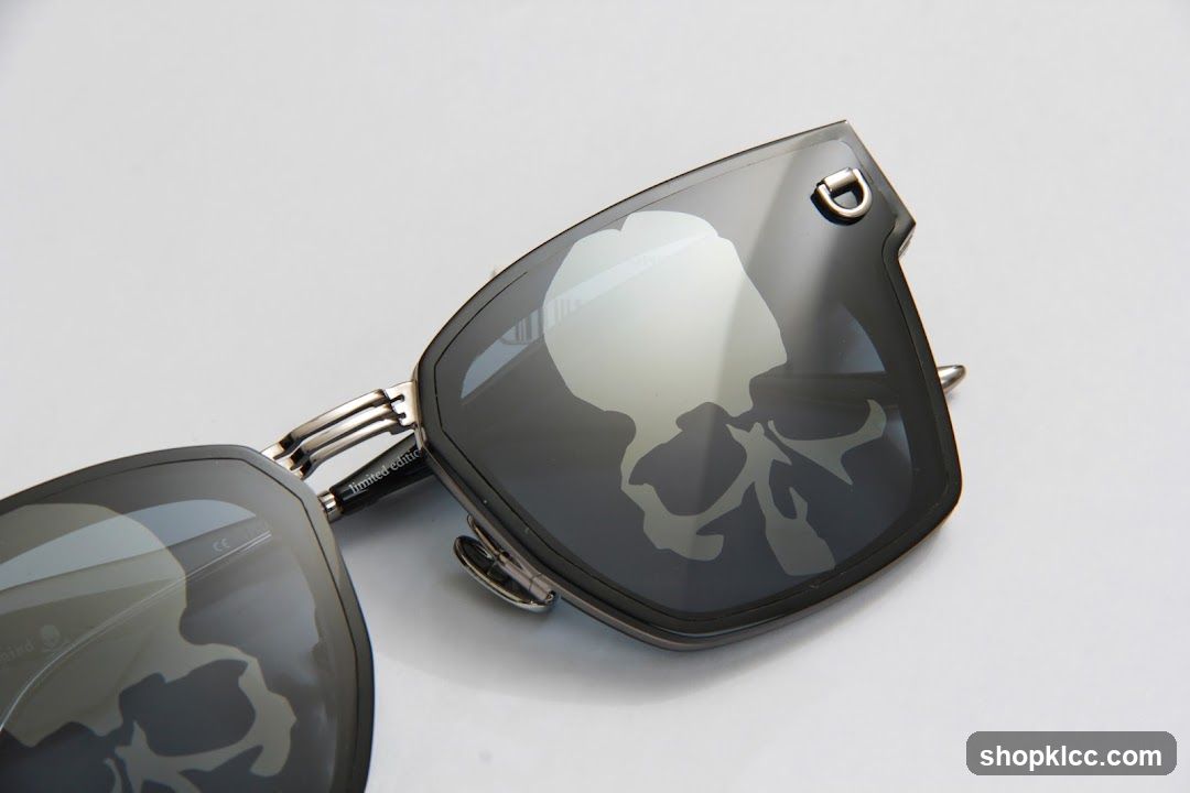 Skull-themed Sunglasses