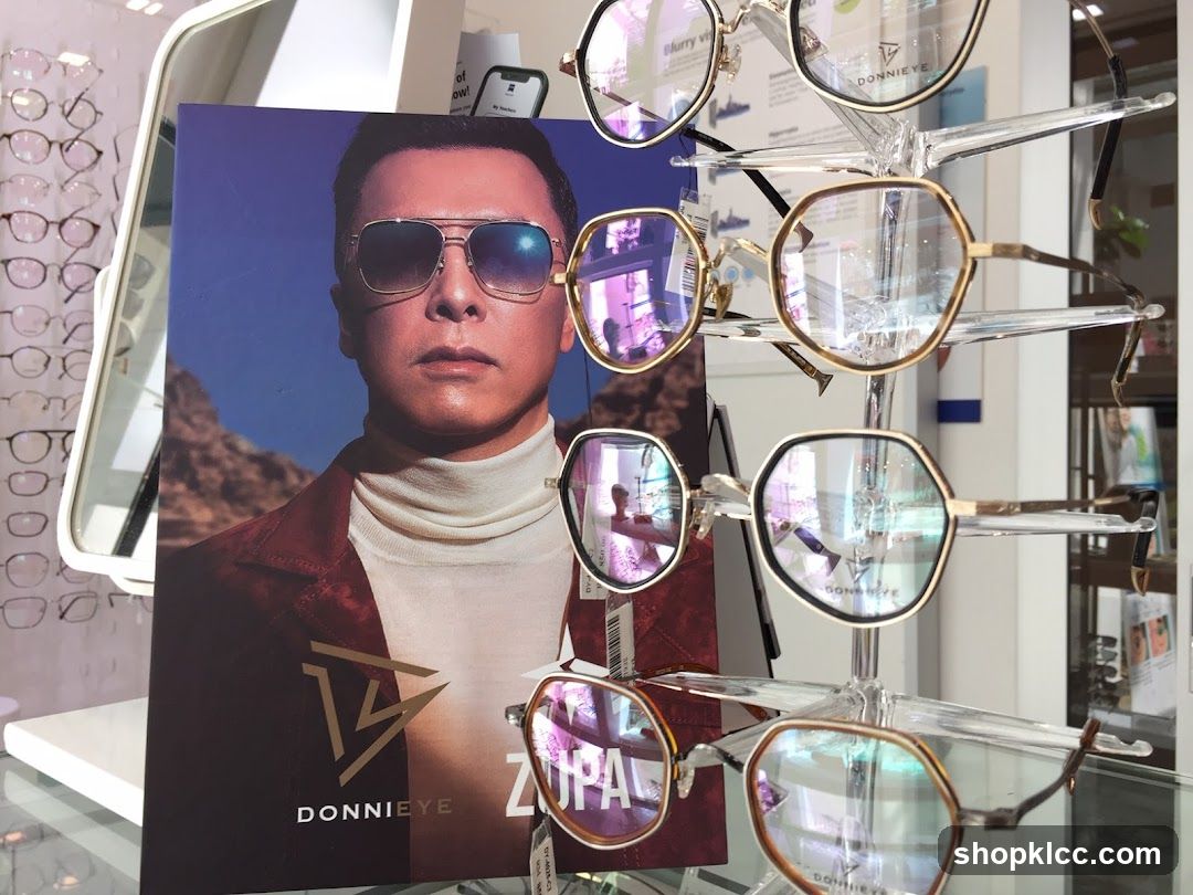 Eyewear Display with Advertisement