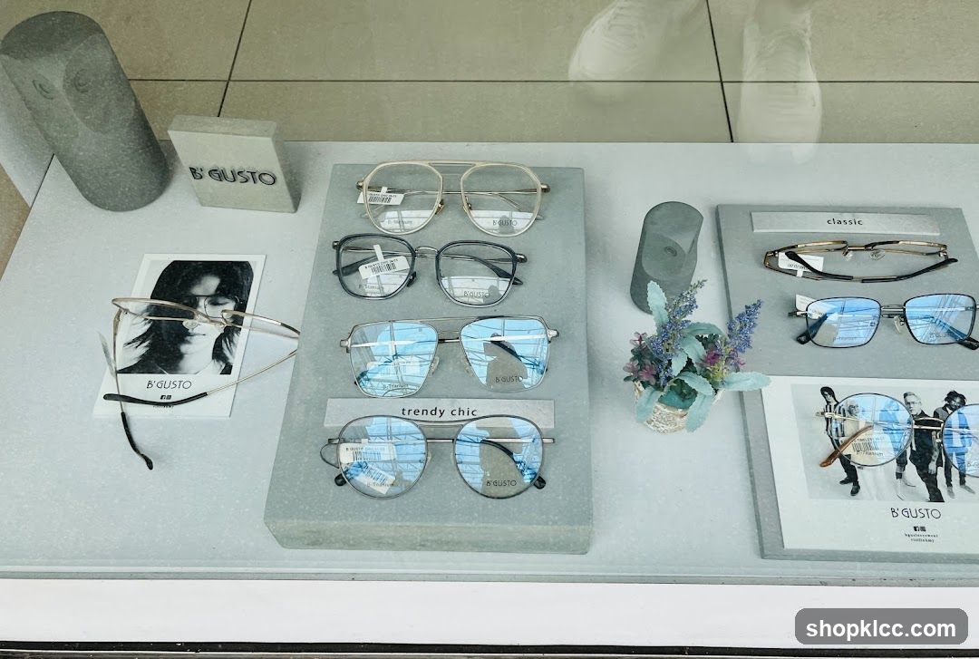 Eyeglasses Display