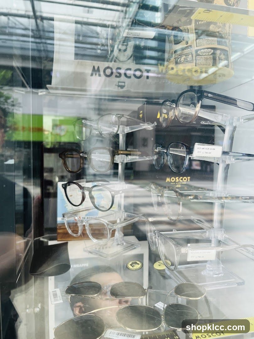 Eyeglasses Display