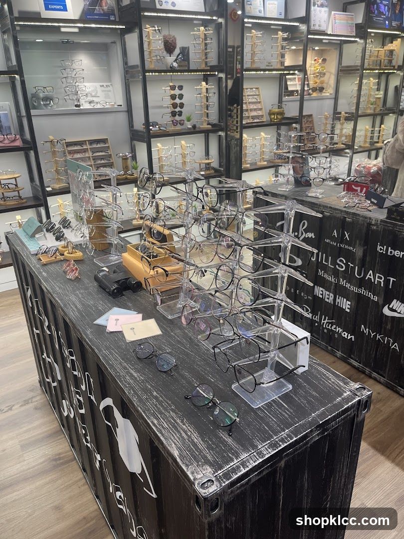 Eyeglasses Display