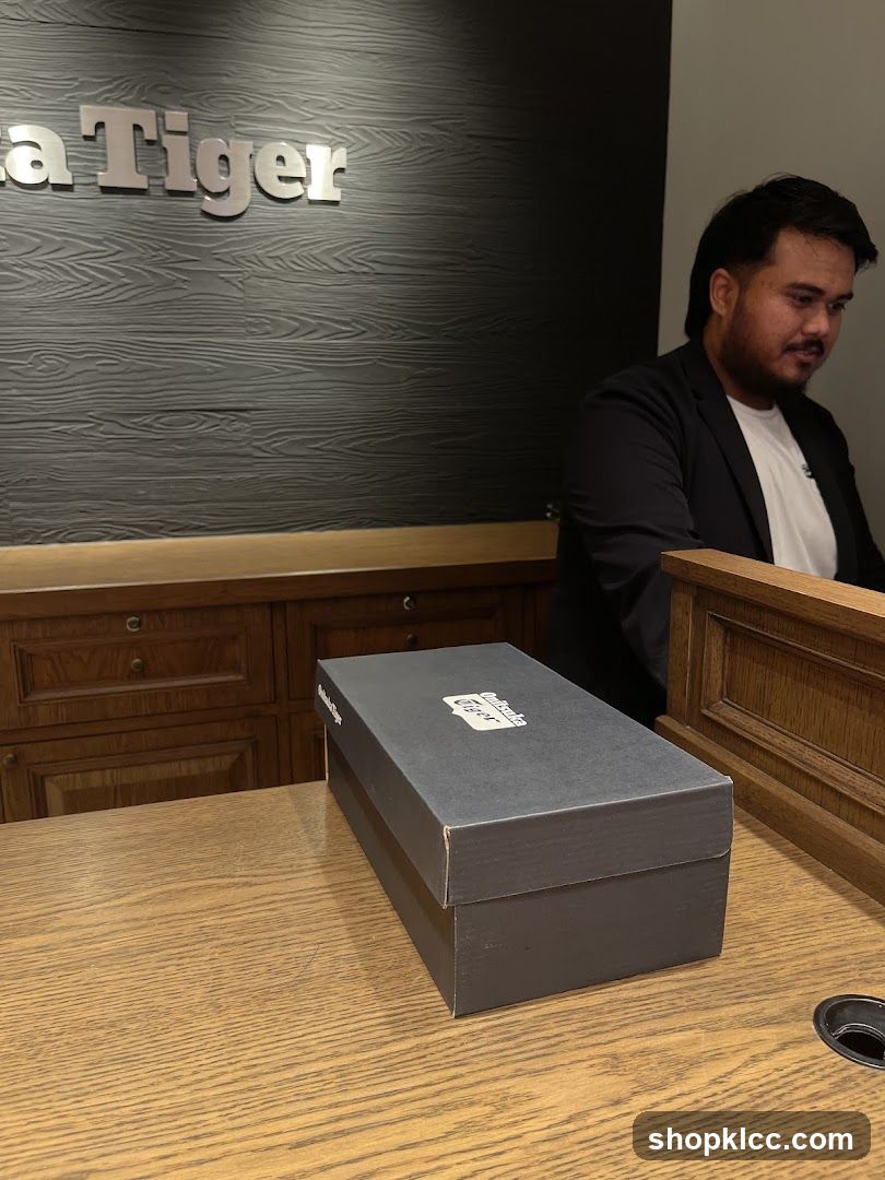 Onitsuka Tiger Shoe Box