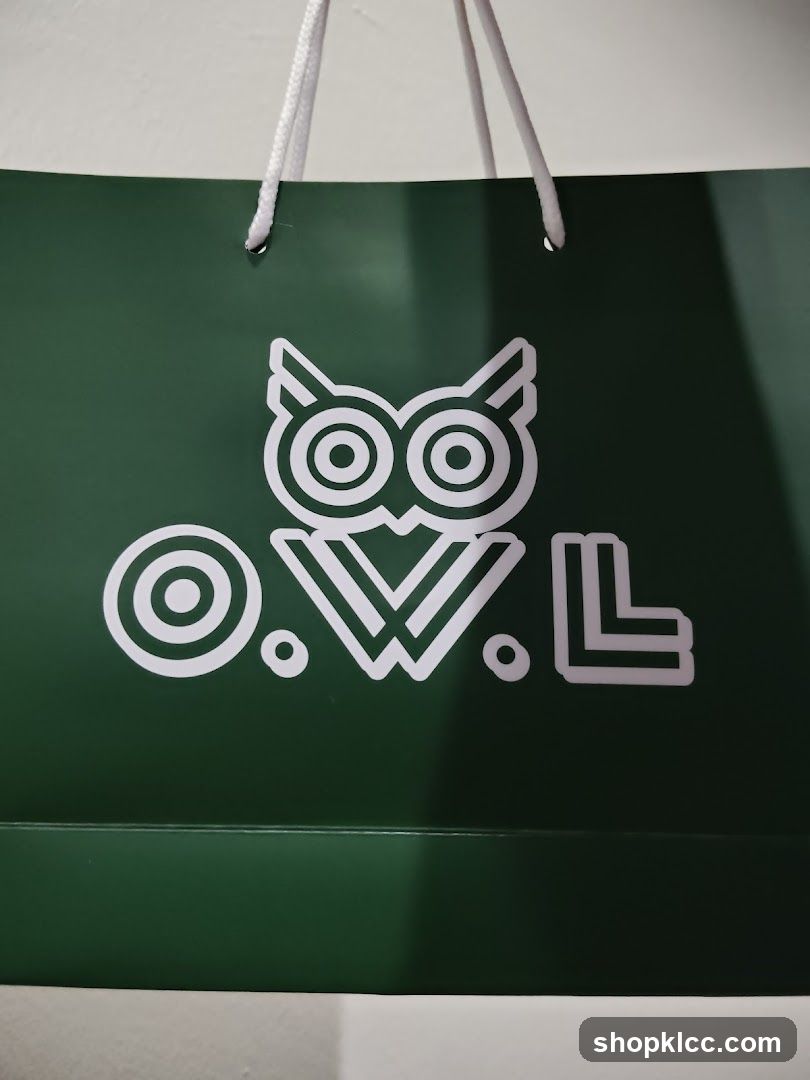 Green shopping bag with owl logo