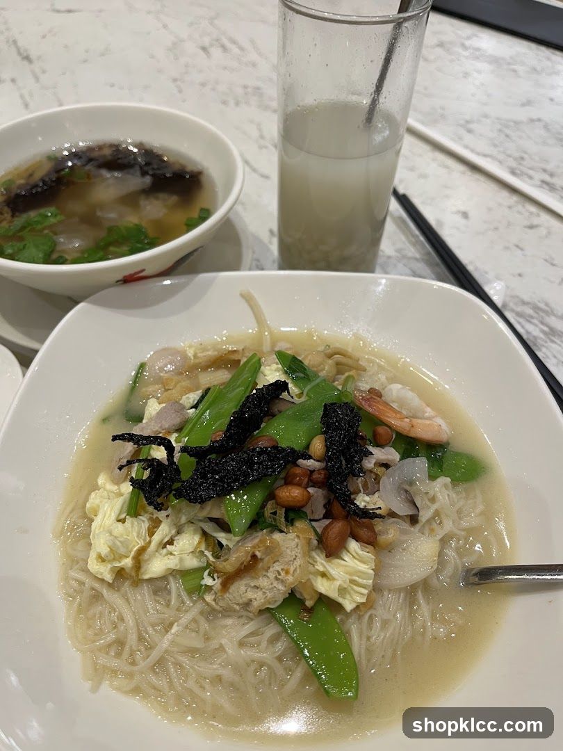 Noodles with Seafood and Vegetables