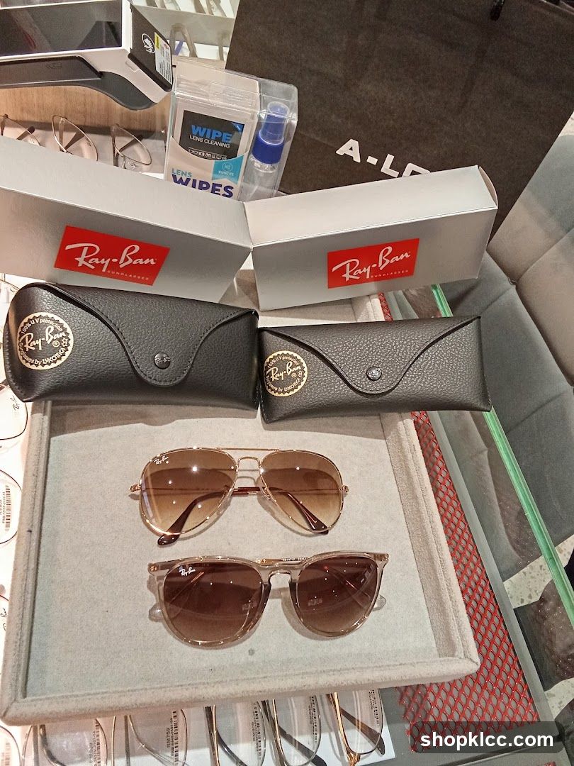 Ray-Ban Sunglasses Display