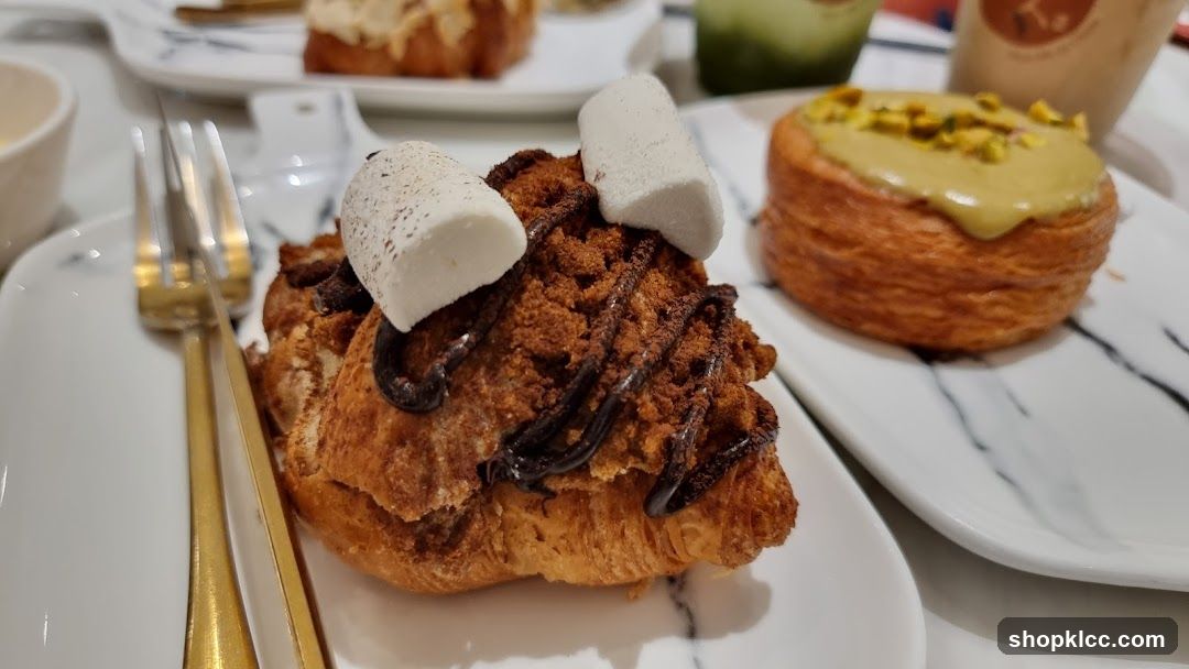 Desserts with Marshmallows and Pistachios