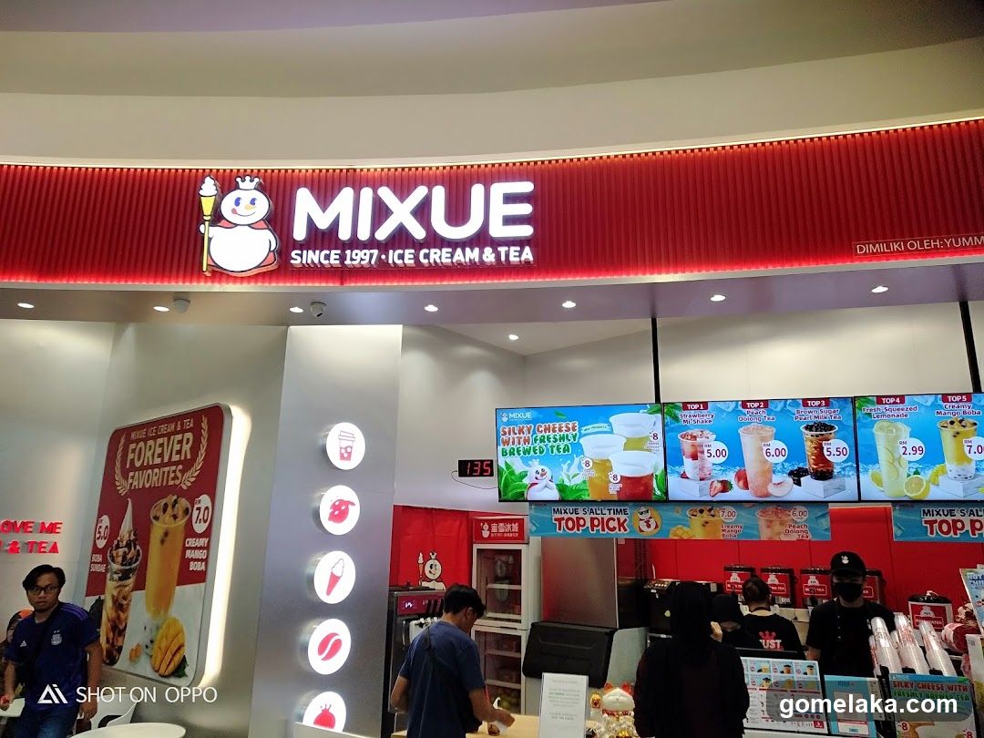 Mixue Ice Cream & Tea Store Interior