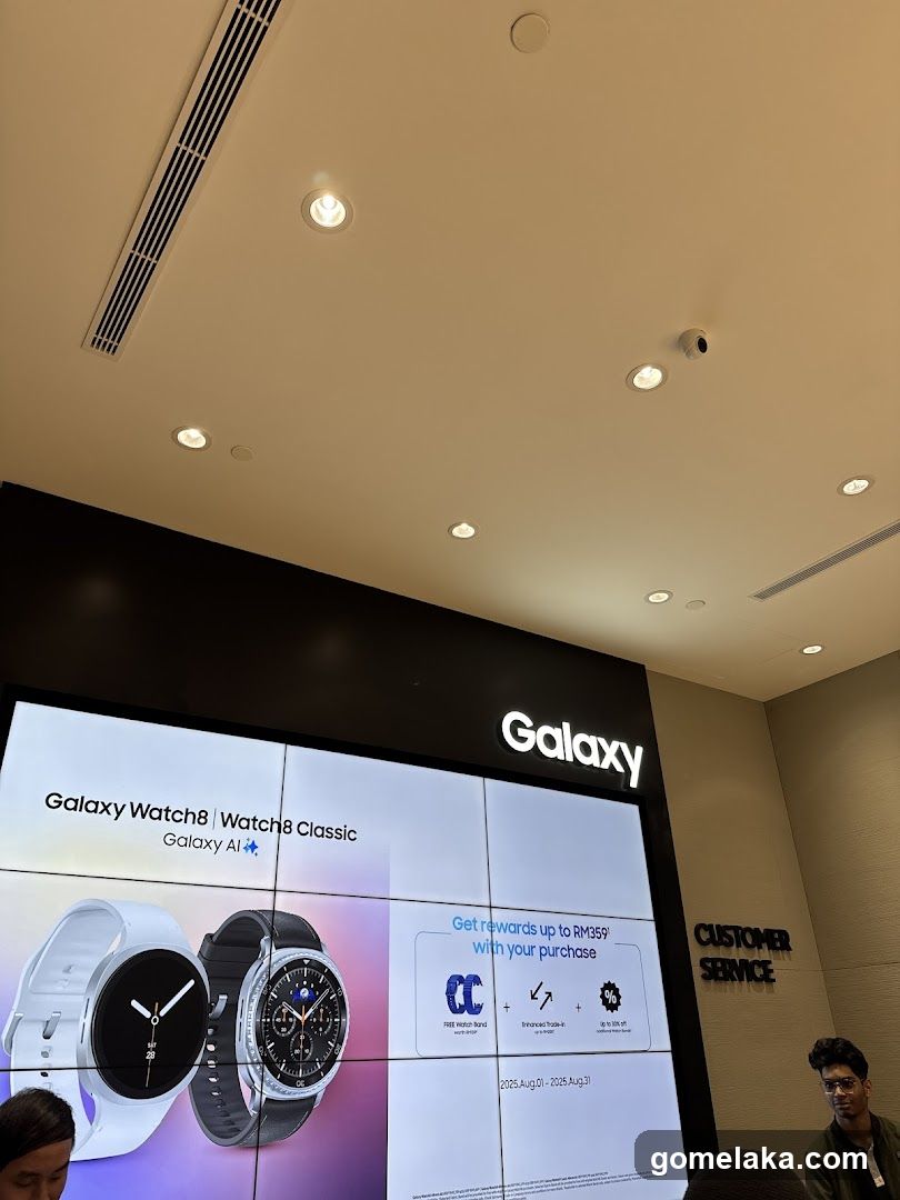Galaxy Store Interior Display