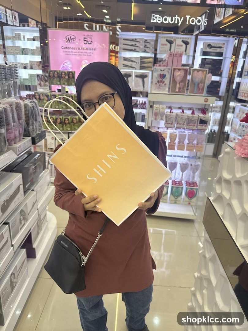 Woman holding a shopping bag in a beauty store