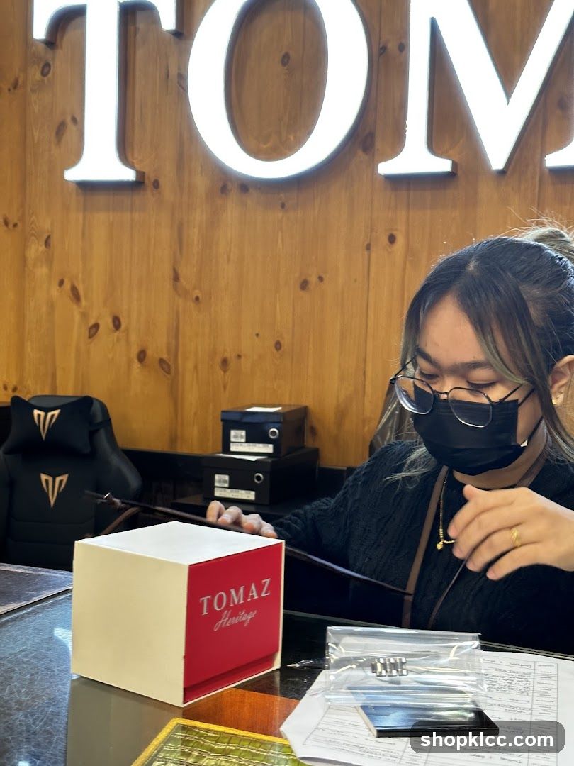 Woman at a counter with a TOMAZ Heritage box