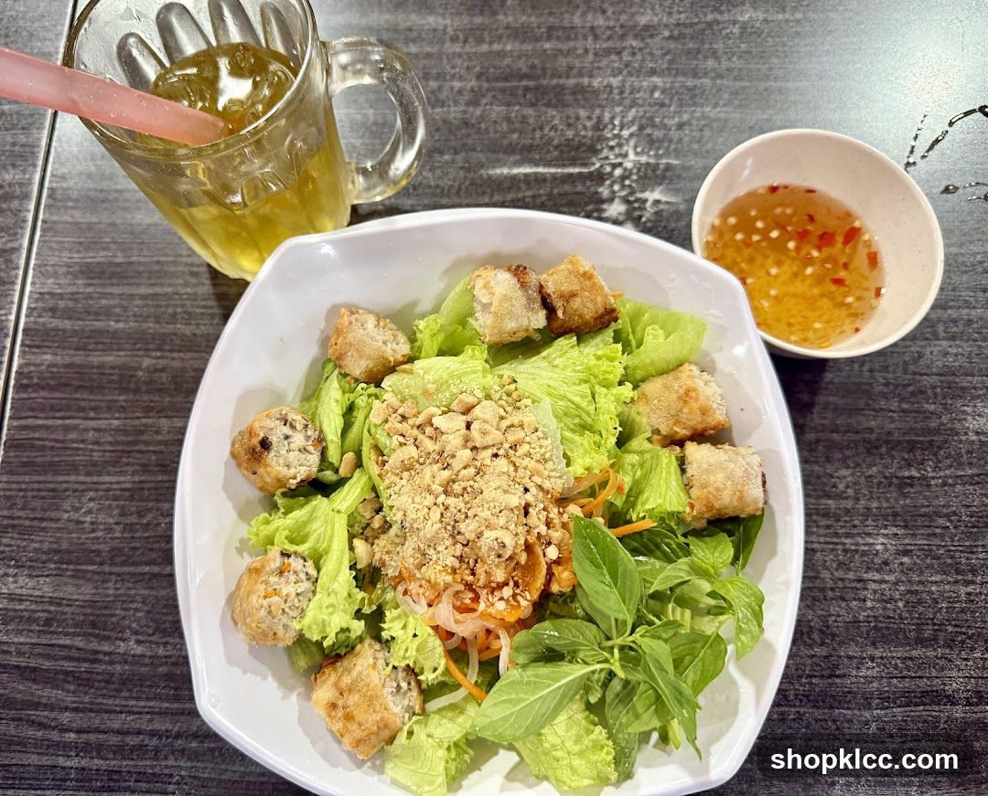 Vietnamese Salad with Croutons and Dressing