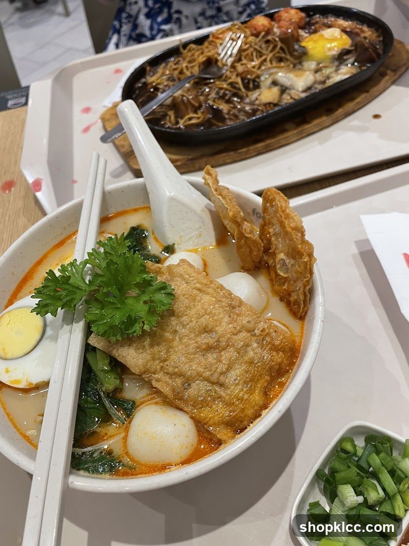 Lauk Mee and Fried Noodles Meal