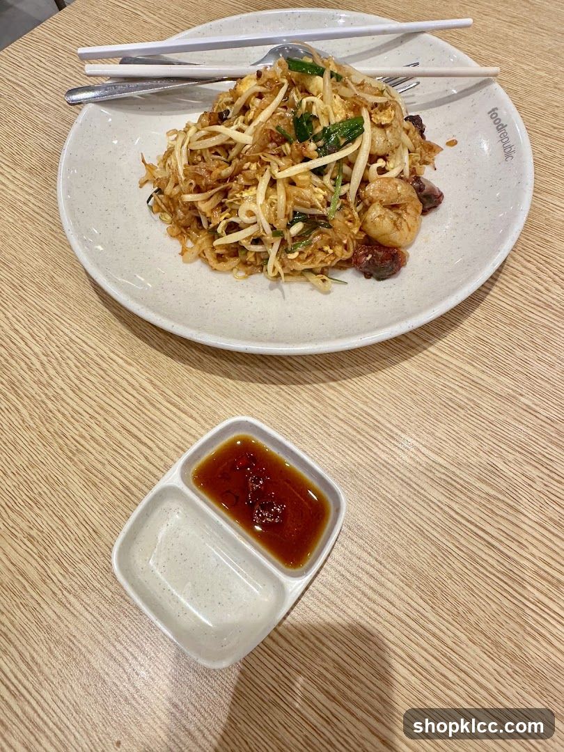 Pad Thai with Shrimp and Bean Sprouts