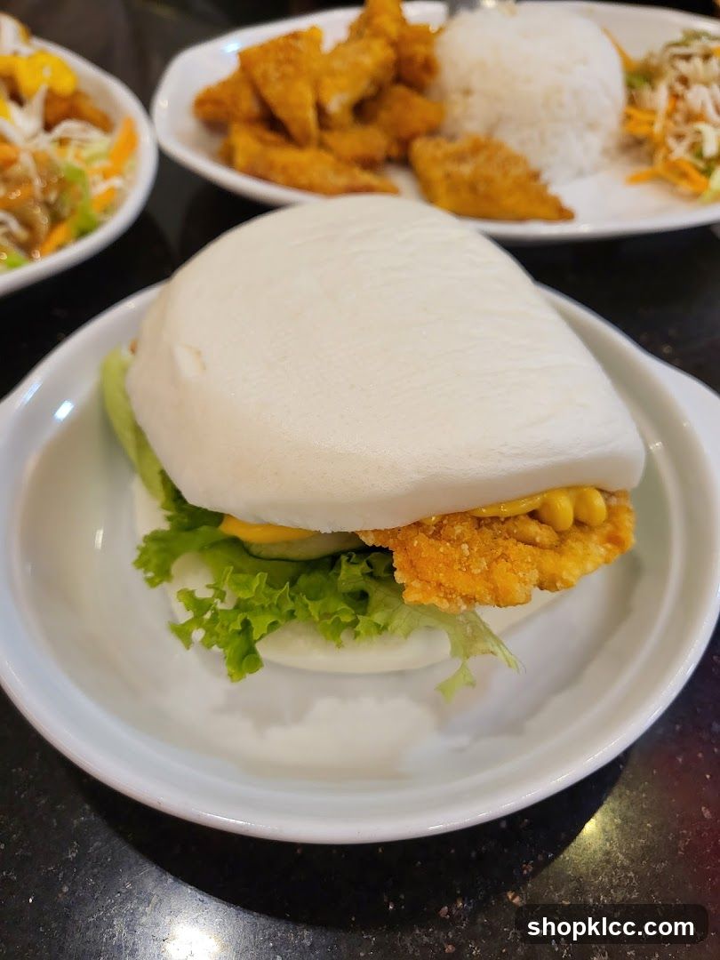 Bun Sandwich with Fried Chicken