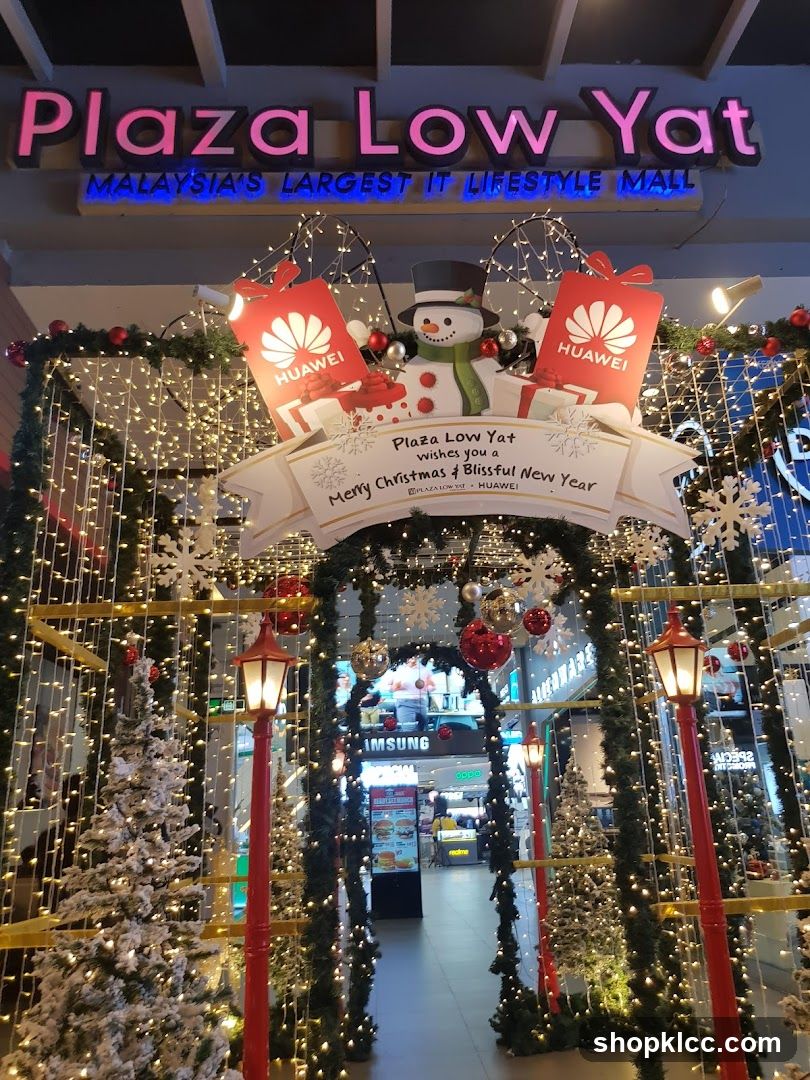 Plaza Low Yat Entrance