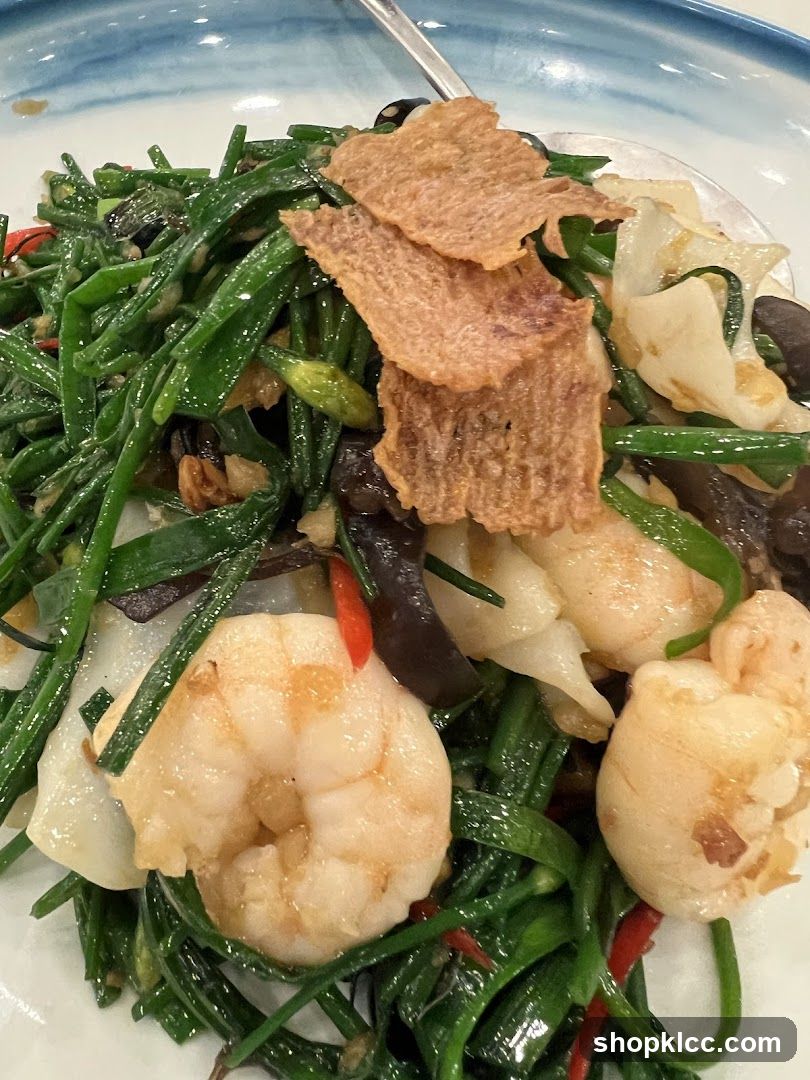 Stir-fried dish with shrimp and greens
