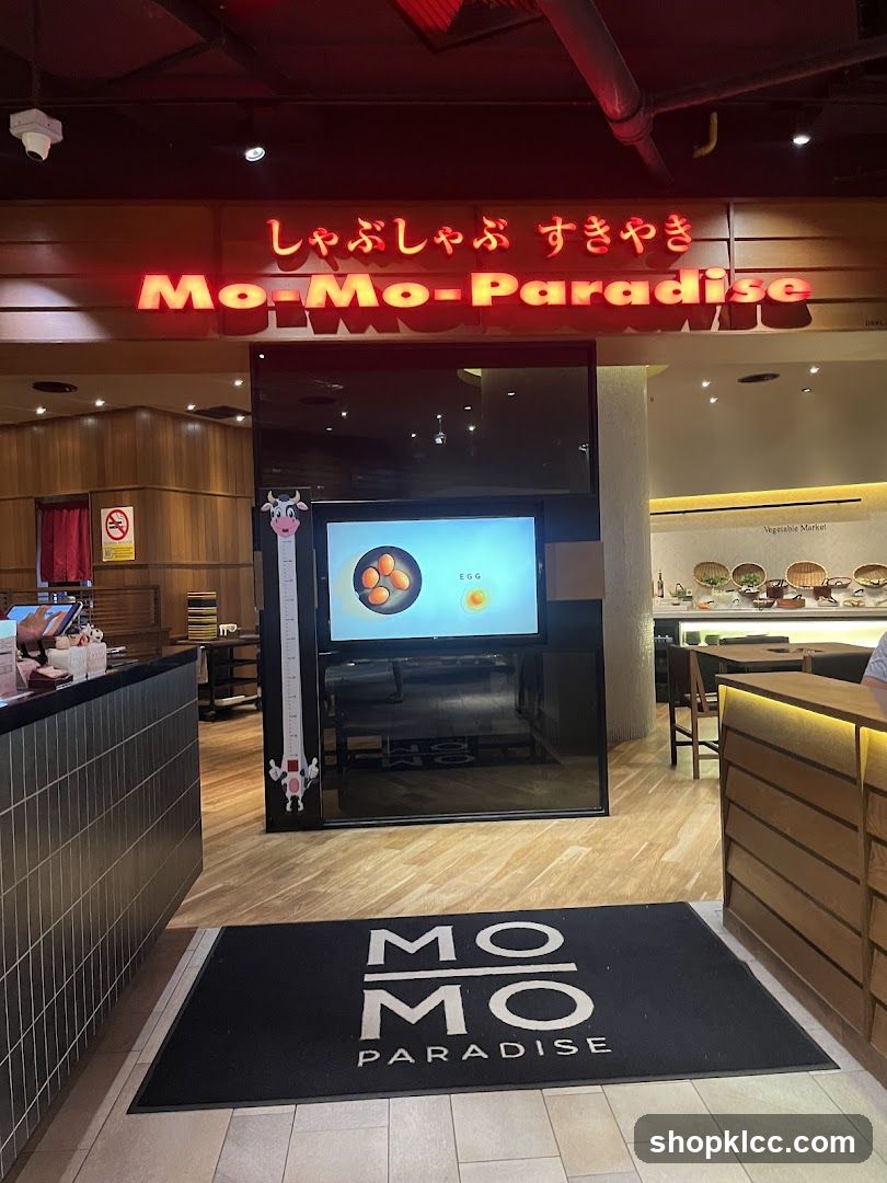 Mo-Mo-Paradise Interior View