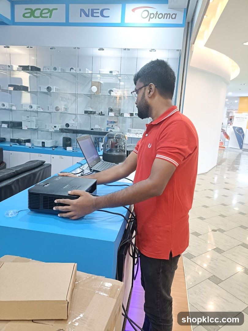 Acer NEC Optoma Store Interior