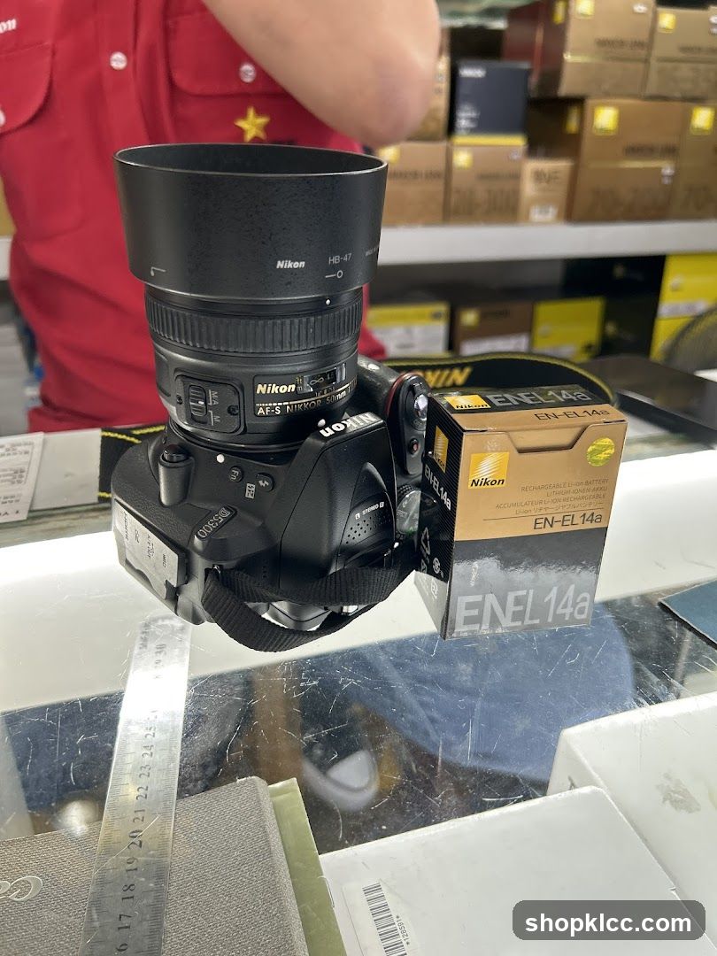 Nikon Camera and Battery Display