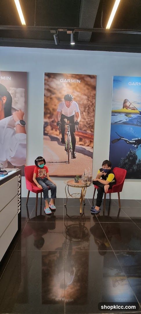 Garmin Store Interior