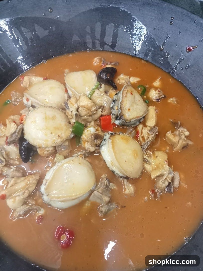 Stir-fried Seafood with Sauce