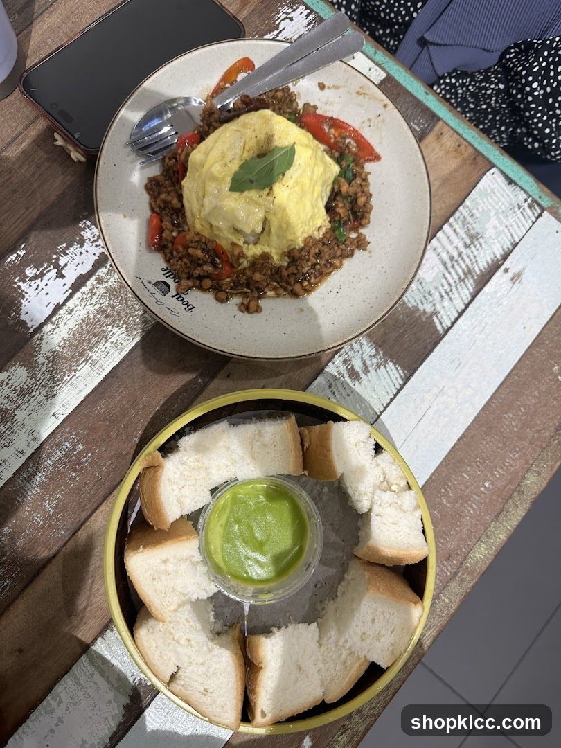 Thai Basil Omelette Rice and Steamed Bread with Pandan Custard