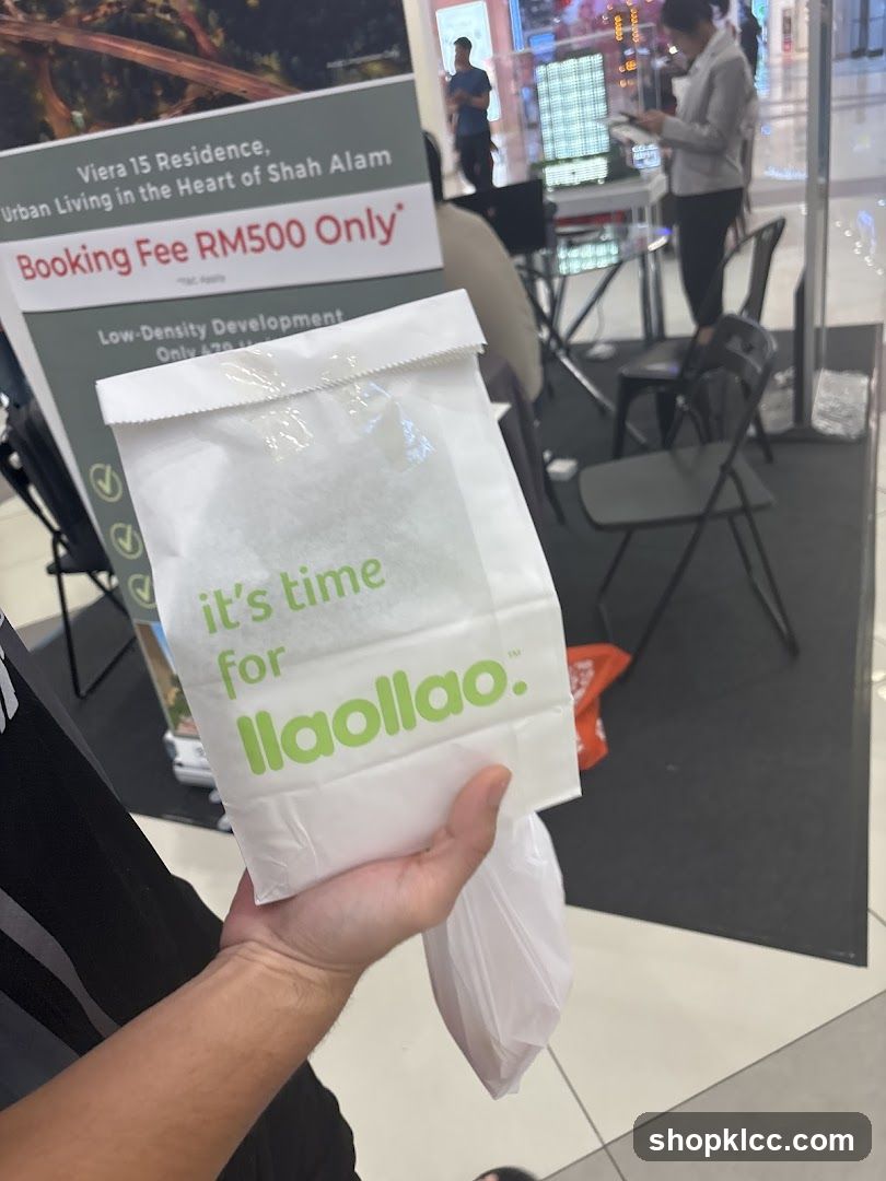 llaollao. branded bag